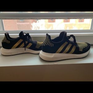 Adidas Swift Run Sneaker - size 10